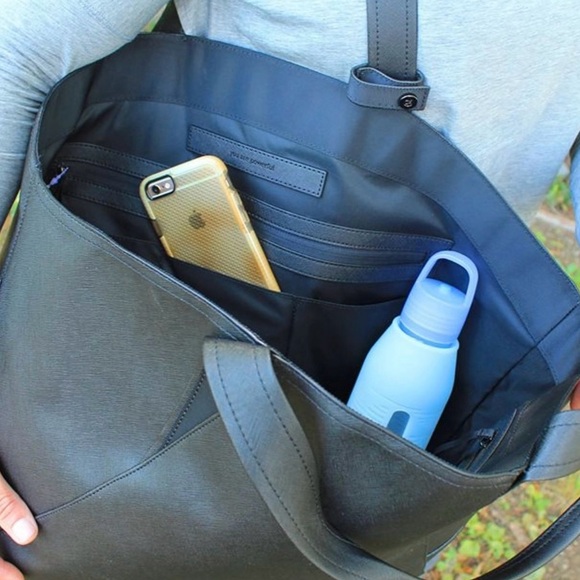 Lululemon All Day Large Tote in Black - Picture 14 of 16